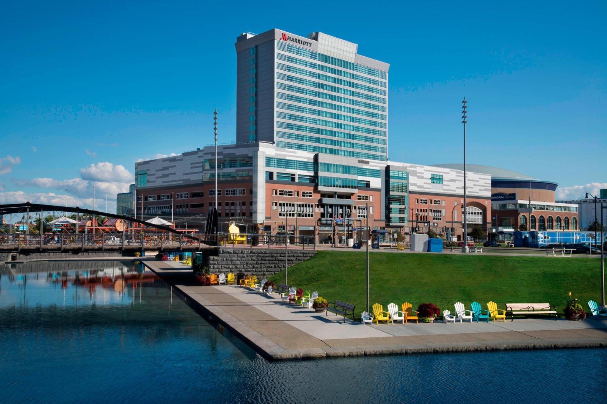 Buffalo Marriott At Lecom Harborcenter Exterior foto
